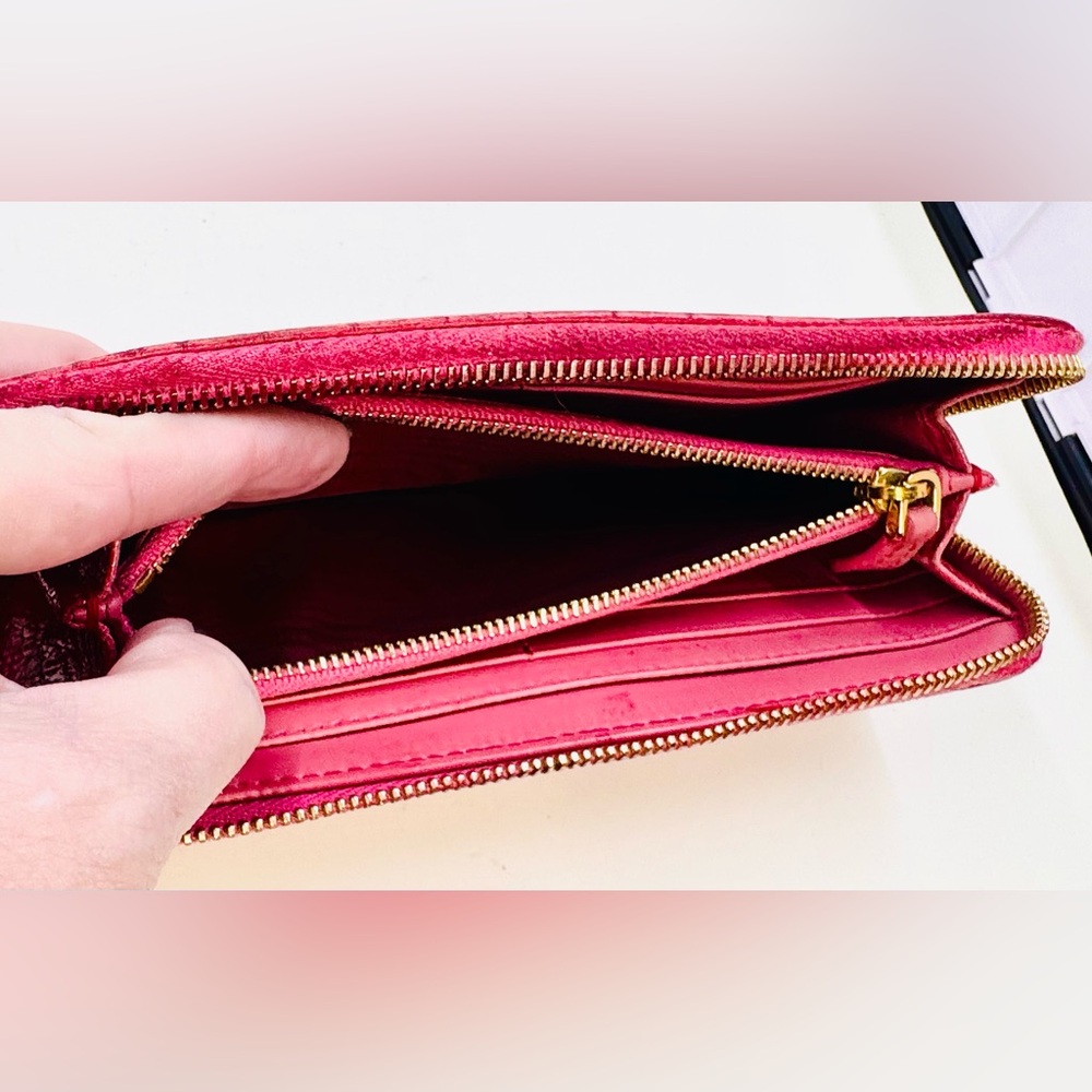 Miu Miu Fuchsia Pink Croc-Embossed Leather Large Zip Wallet with Gold Hardware - Picture 5 of 8